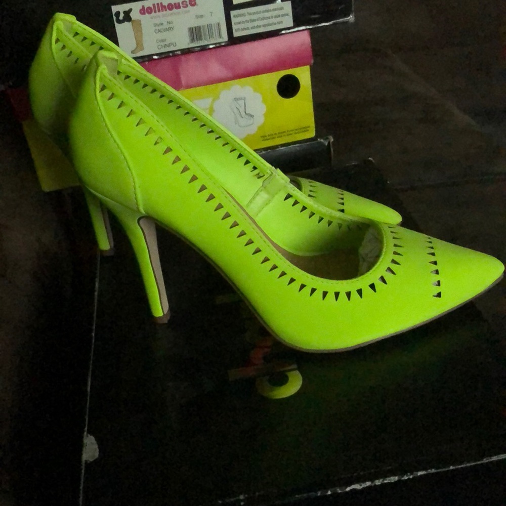 Heels - Picture 2 of 3